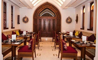 Muscat-nachttour en diner in Al Angham Opera House